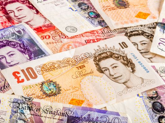 Do cash savings to save money in your 20s