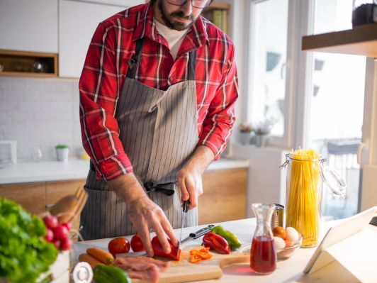 Cook at home to save money fast on low income