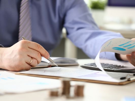 Check your expenses to save money each month